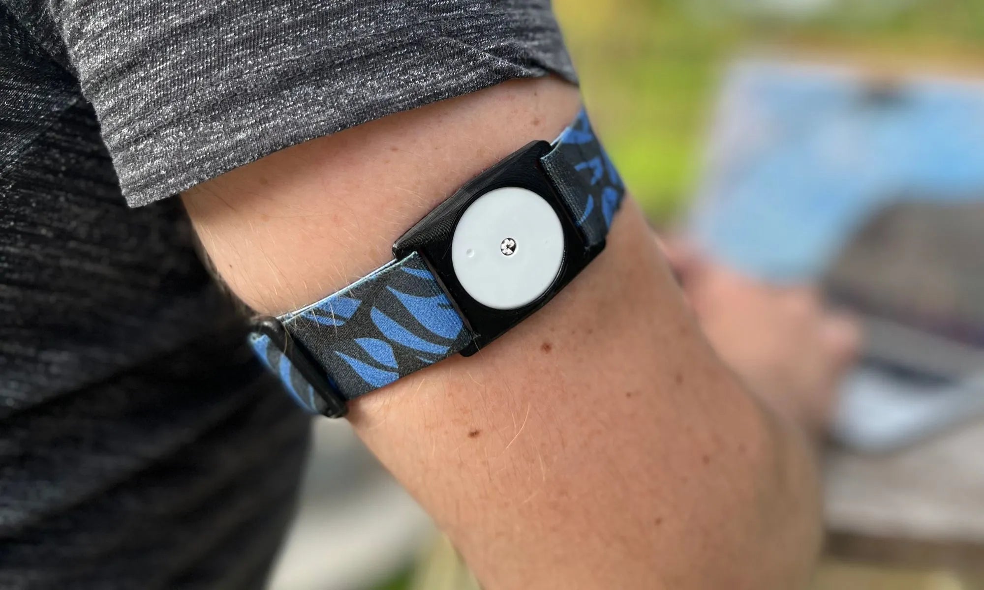 adjustable armband for sensor protection