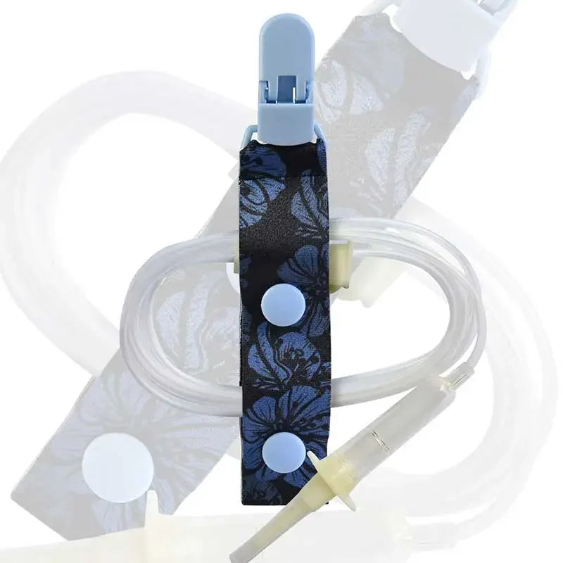 Kaio-Tube Clip with blue floral fabric and light blue buttons, securing medical tubing for organized and comfortable wear. Immagine