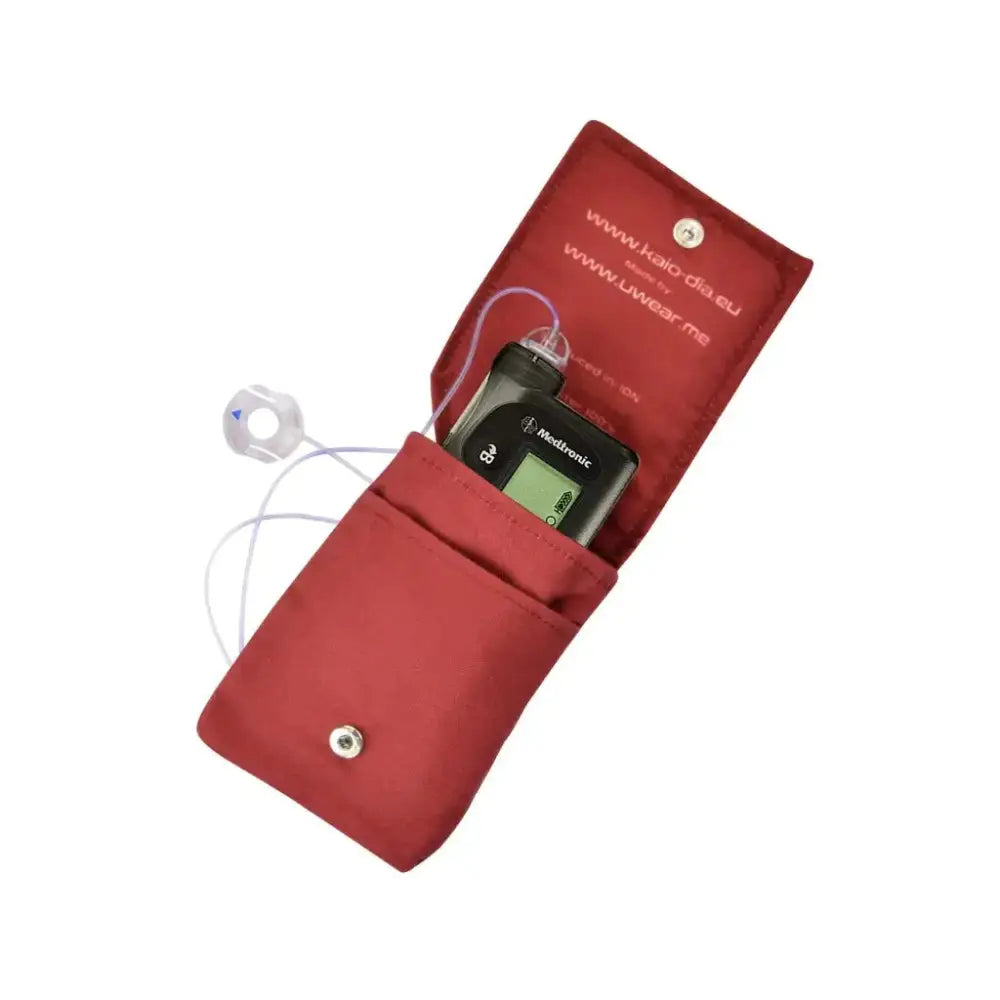 Open red insulin pump pouch holding an insulin pump Immagine