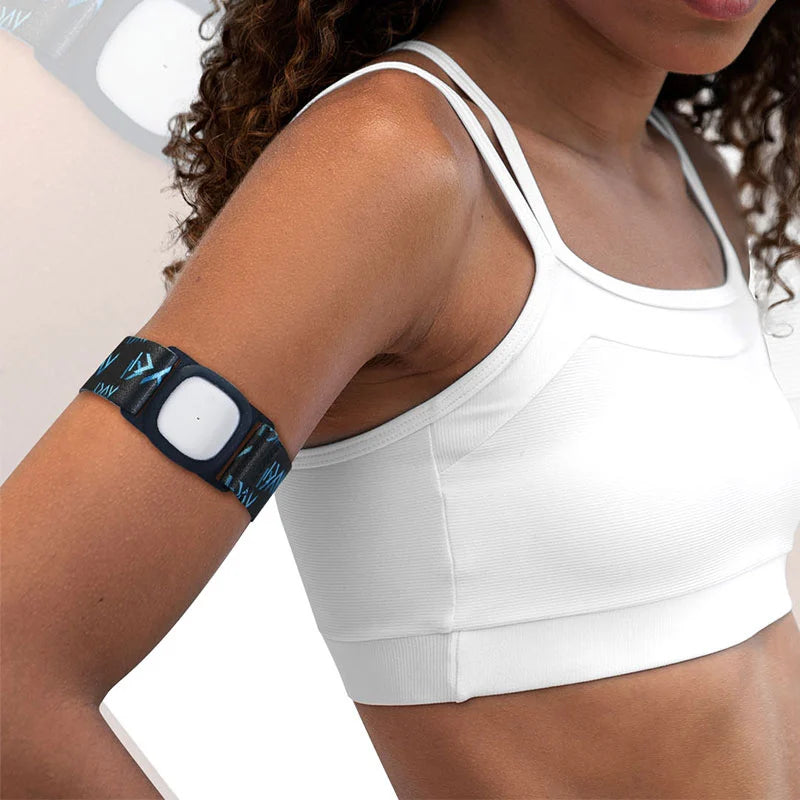 Medtronic Simplera sensor adjustable armband, Dia-Style, worn on arm, providing protection and comfort for daily use. Immagine