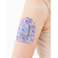Cerotto adesivo per Pod Omnipod, serie Spring, sul braccio, primo piano