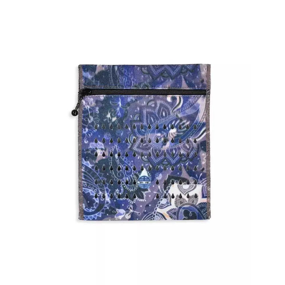 Compact cooling wallet for 4 insulin vials or eye drops with water evaporation technology in purple patterned design
