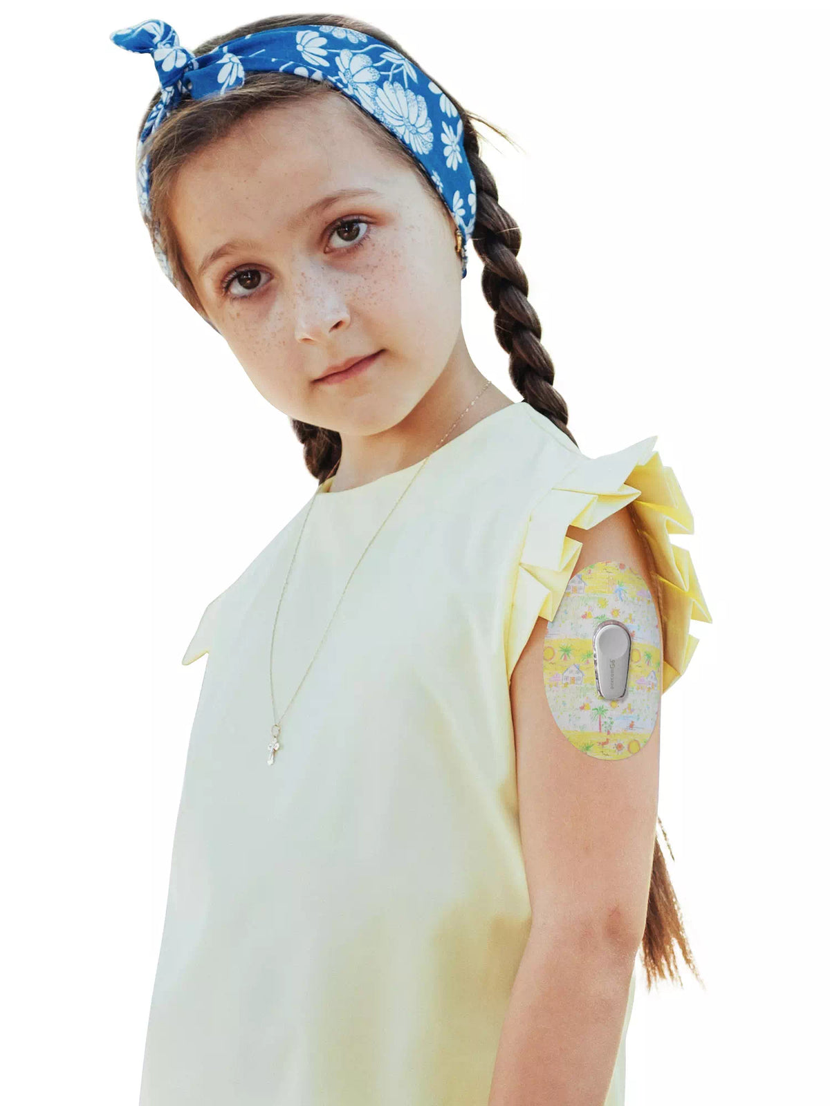 Cerotto adesivo per Dexcom G6, fantasia Childhood Memories, indossato da una bambina