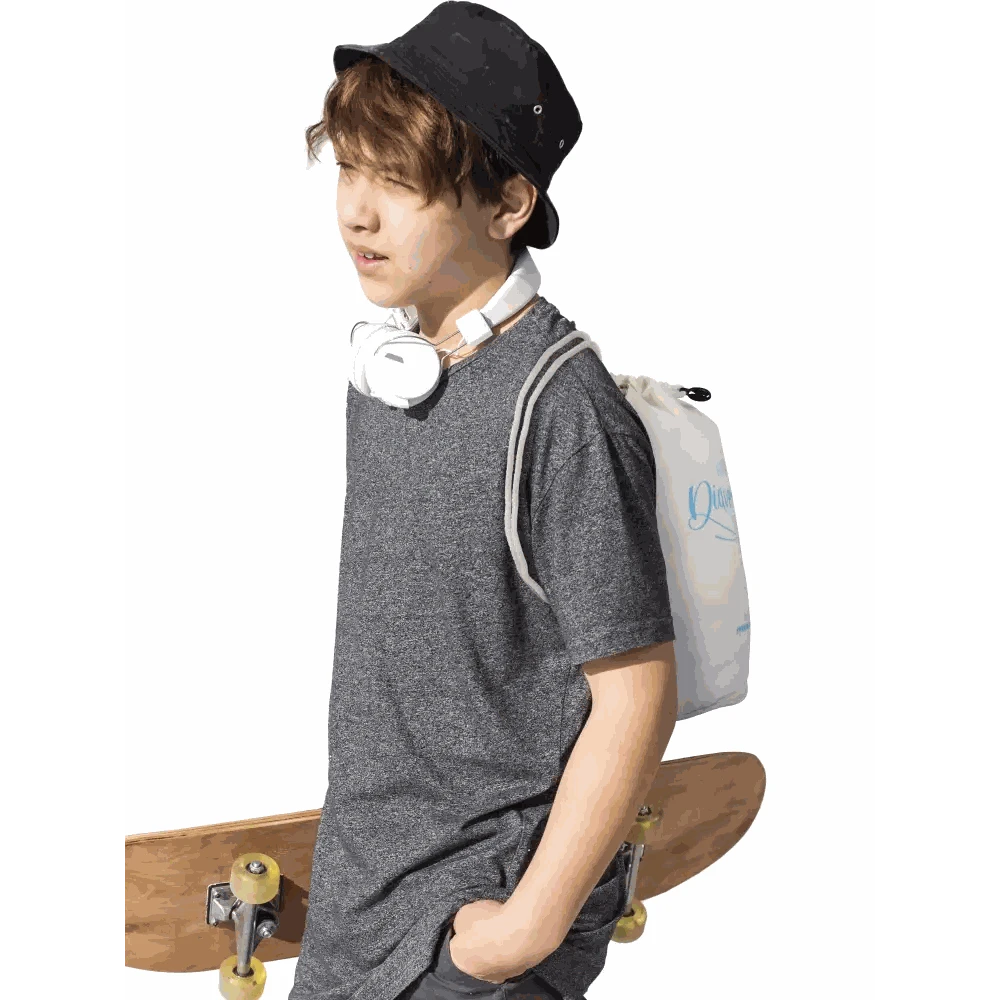 Kaio-Dia Diaversary Small Bucket Bag worn on model's back, with 'Happy Diaversary' design. Ideal for carrying personal items.