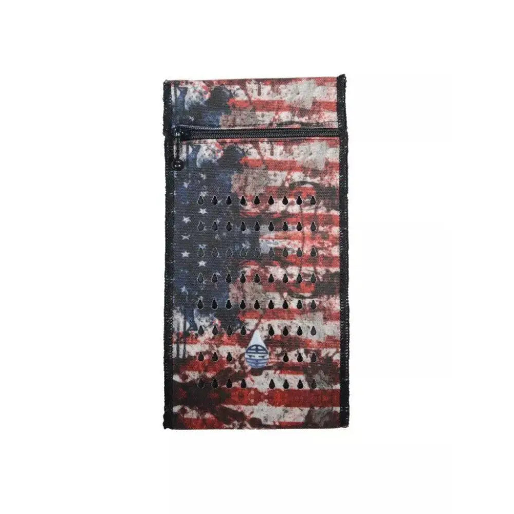 Insulin cooling wallet for two pens or vials, Dia-Cool by Kaio-Dia, compact and lightweight design with American flag pattern.
