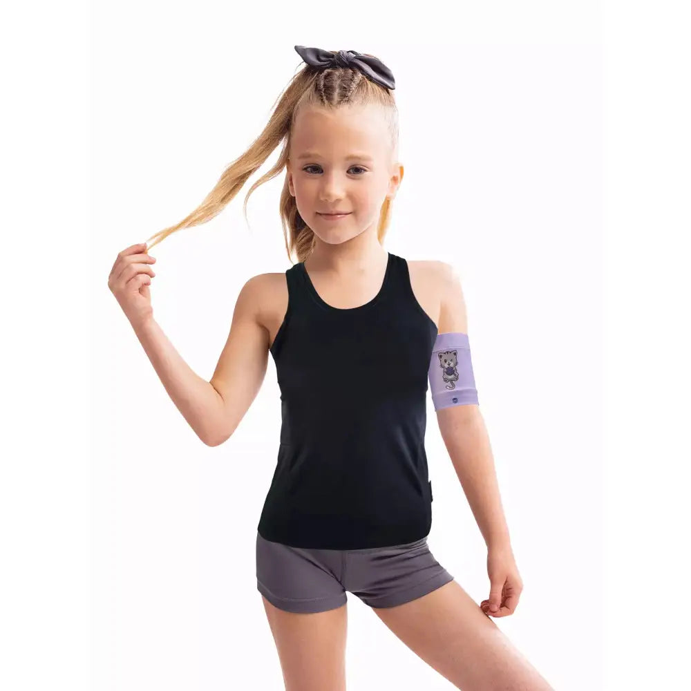 Tank top for children using an insulin pump with integrated pockets and tubing openings, suitable for Medtronic and Accu Check pumps.